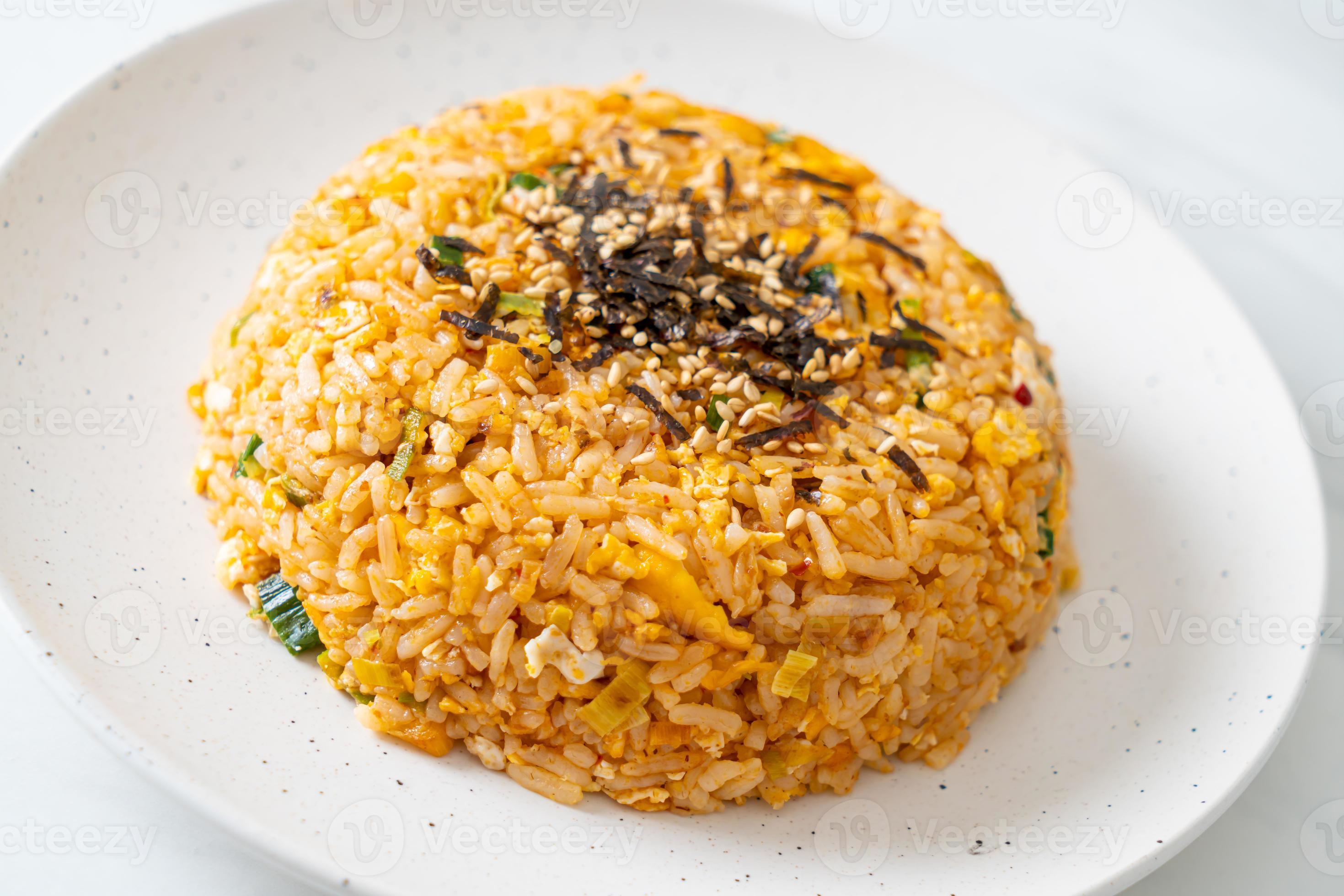 fried rice with egg in Korean style 6603885 Stock Photo at Vecteezy