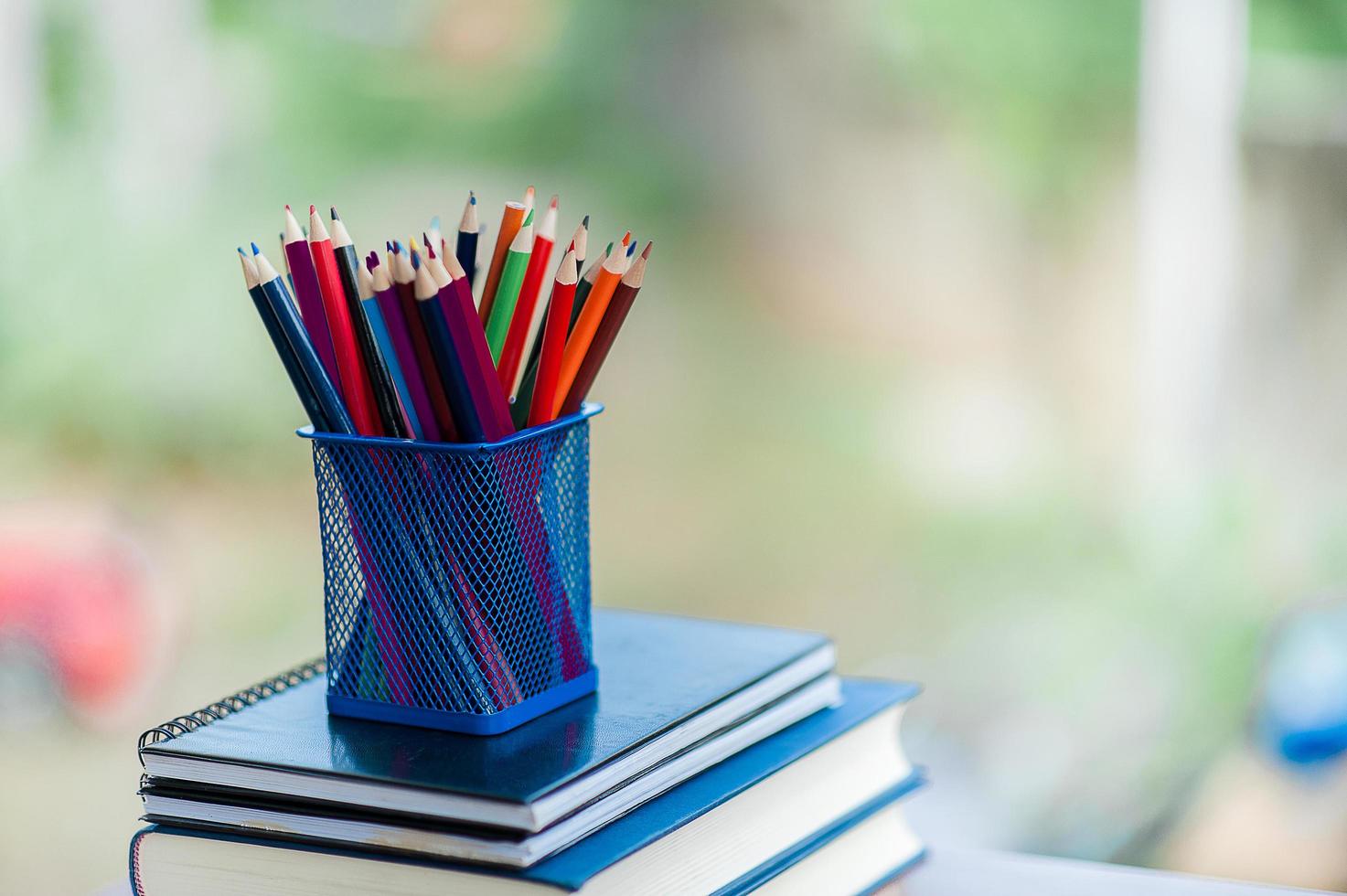 cuadernos y lápices foto