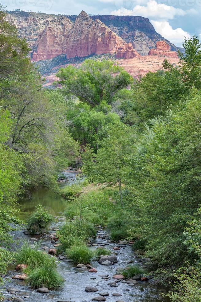 vista de oak creek cerca de sedona en arizona foto