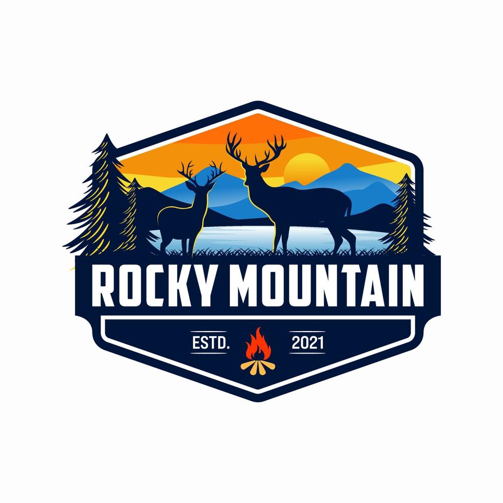 Ilustración de vector de logotipo creativo de ciervo y montaña