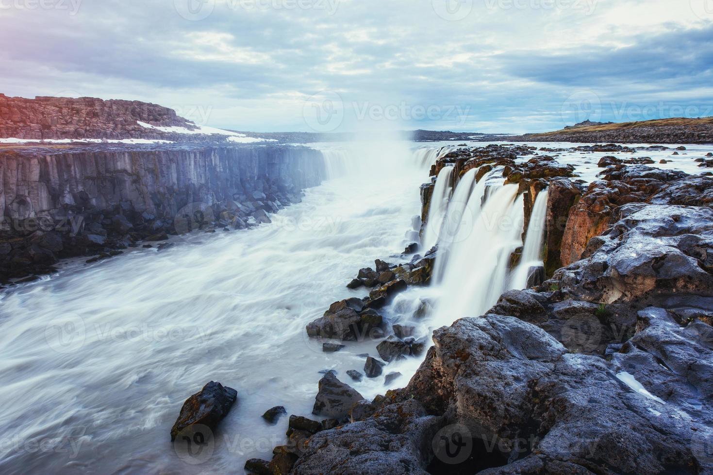 fantásticas vistas de la cascada selfoss en el parque nacional vatnaj foto