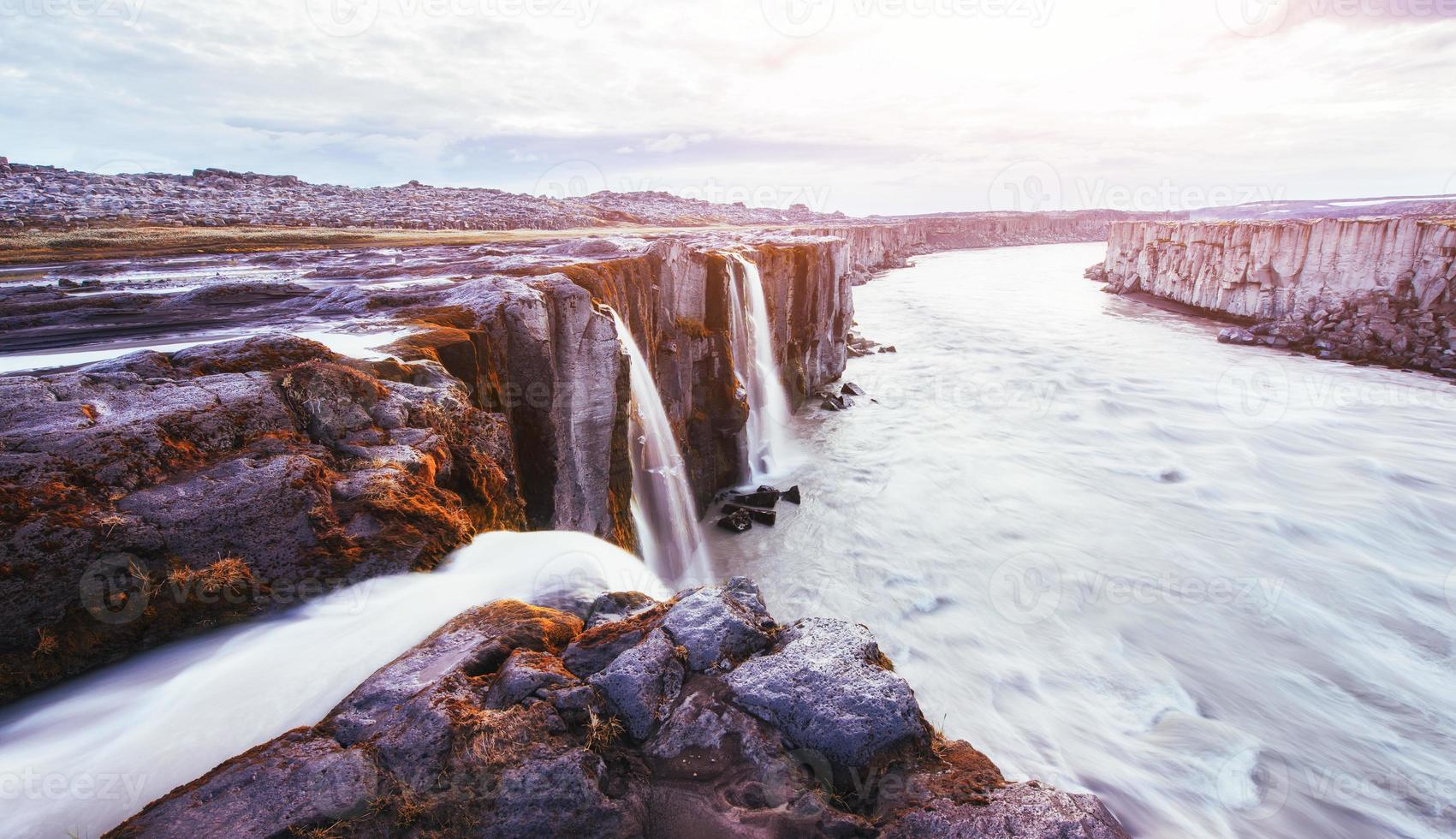 fantásticas vistas de la cascada selfoss en el parque nacional vatnaj foto