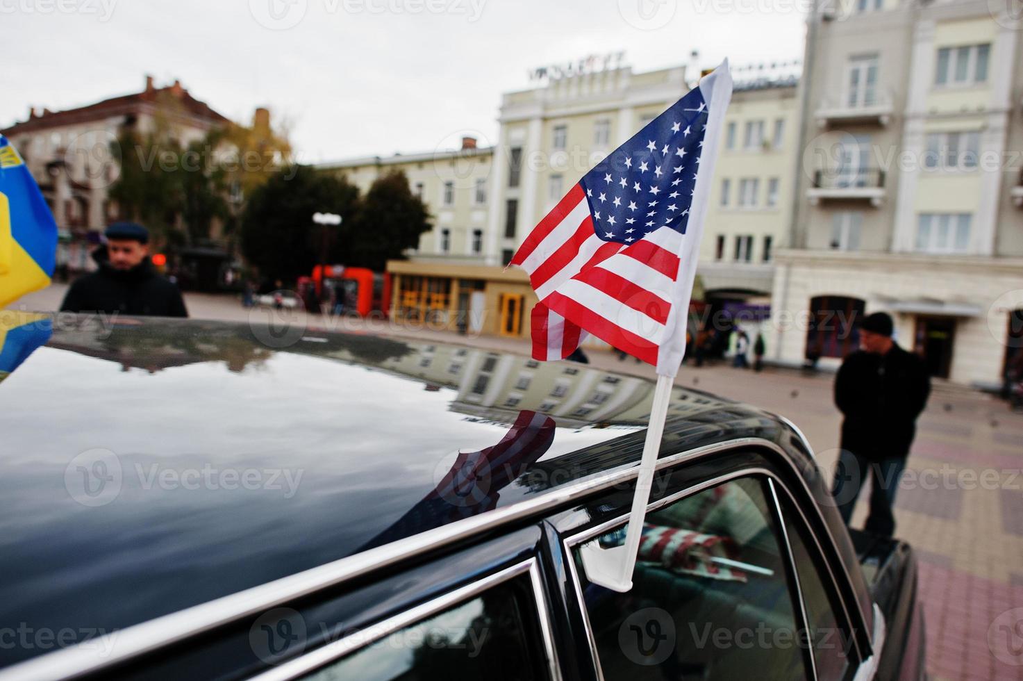 Flag of the USA on the roof of car photo