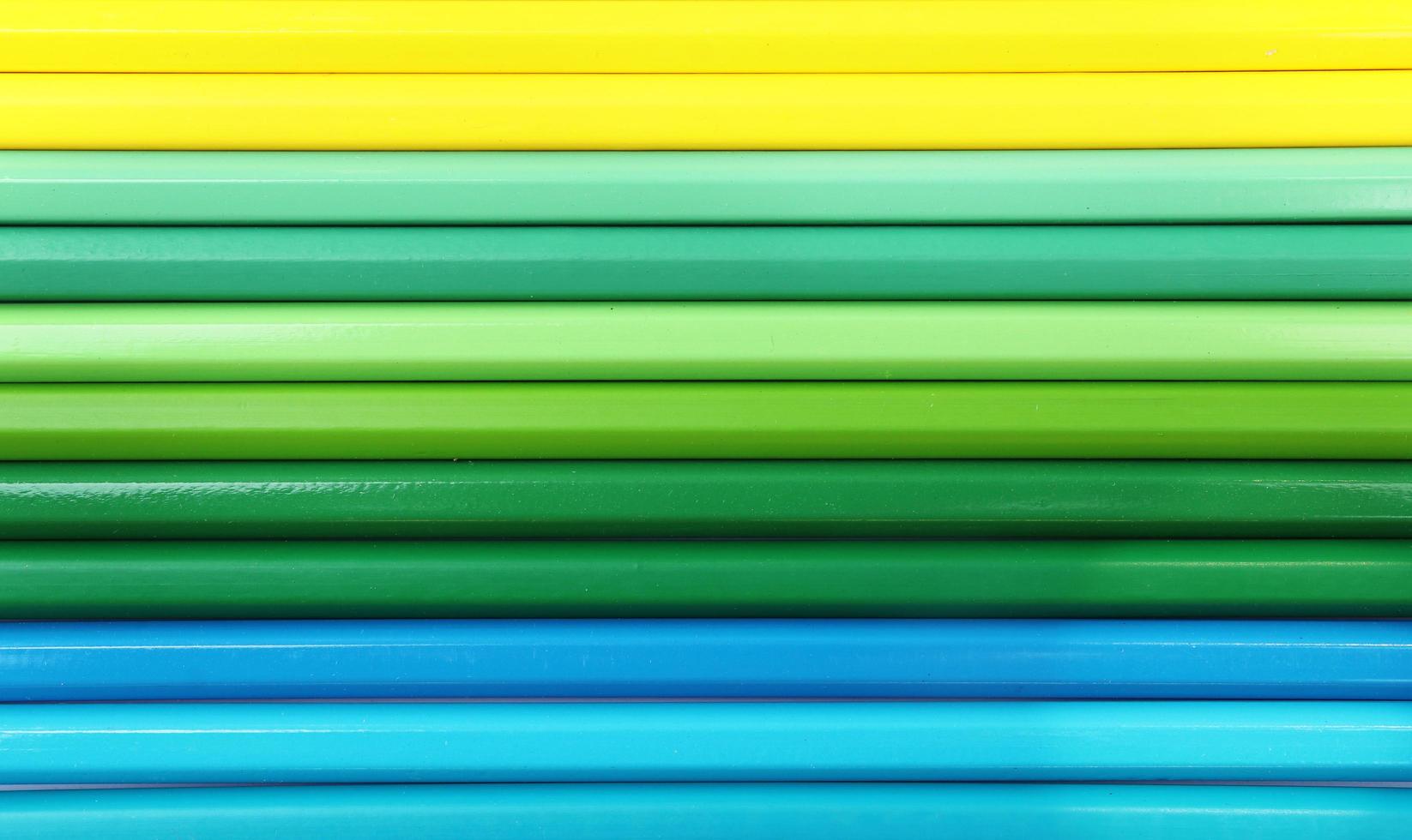 patrón creado con lápices de colores se utiliza como fondo colorido. foto
