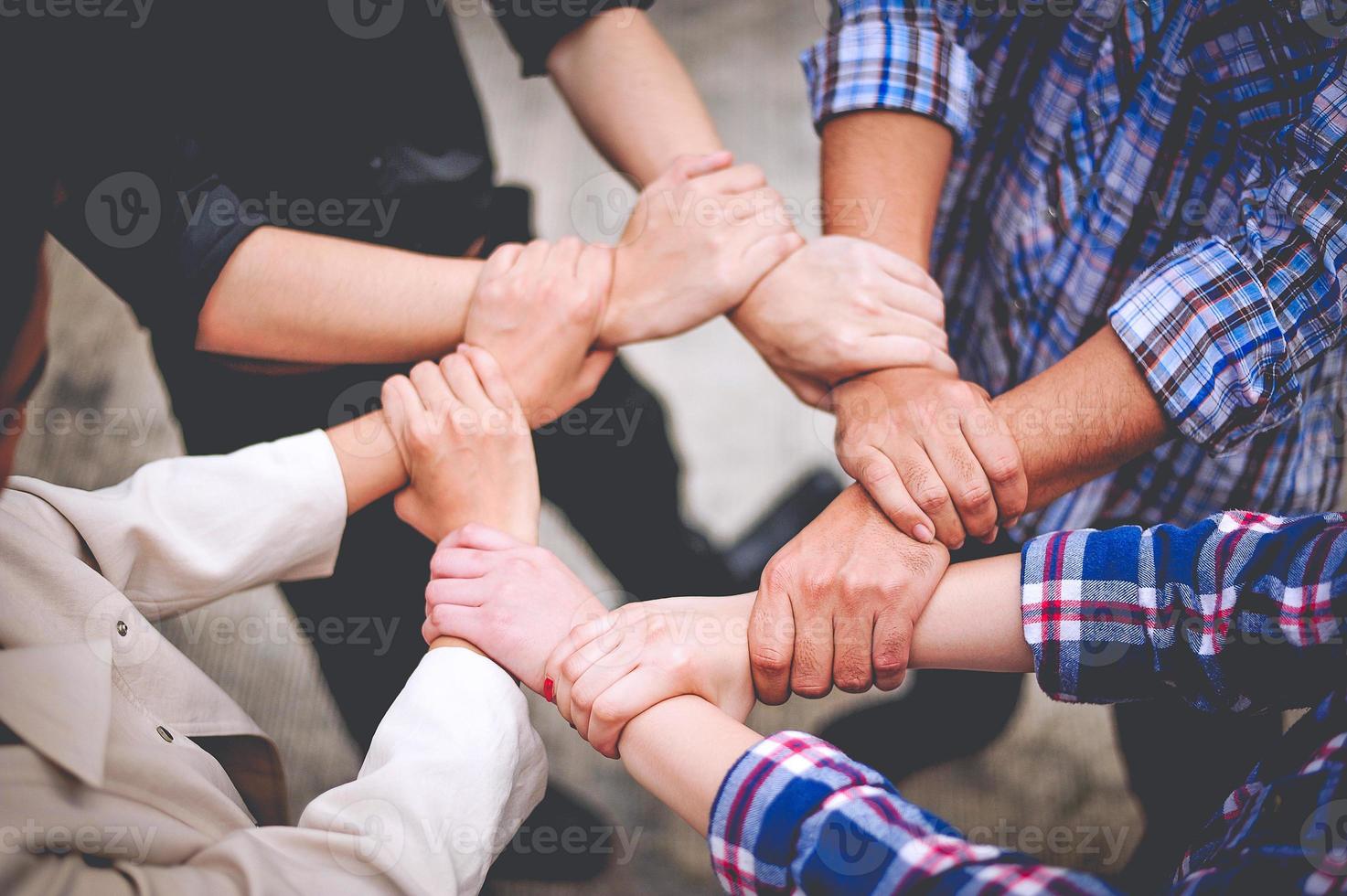 Business And teamwork Meeting in the work Online Business Phone Unity in the group And to the success of the business. photo