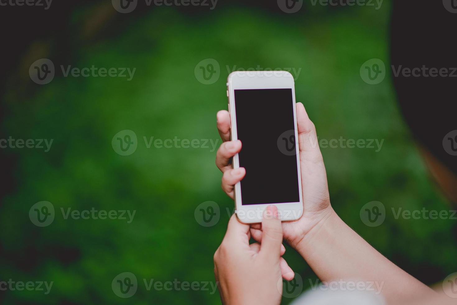 Hands and phones Telephones The use of communication technology. Of new businessmen And to do business online. photo