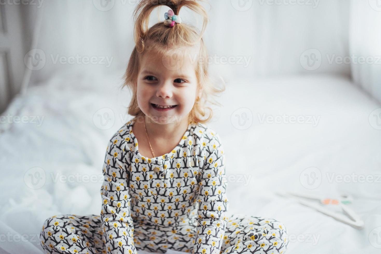 niño en pijama foto