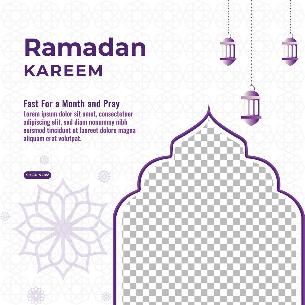 ramadan kareem publicación en redes sociales y venta de ofertas creativas vector