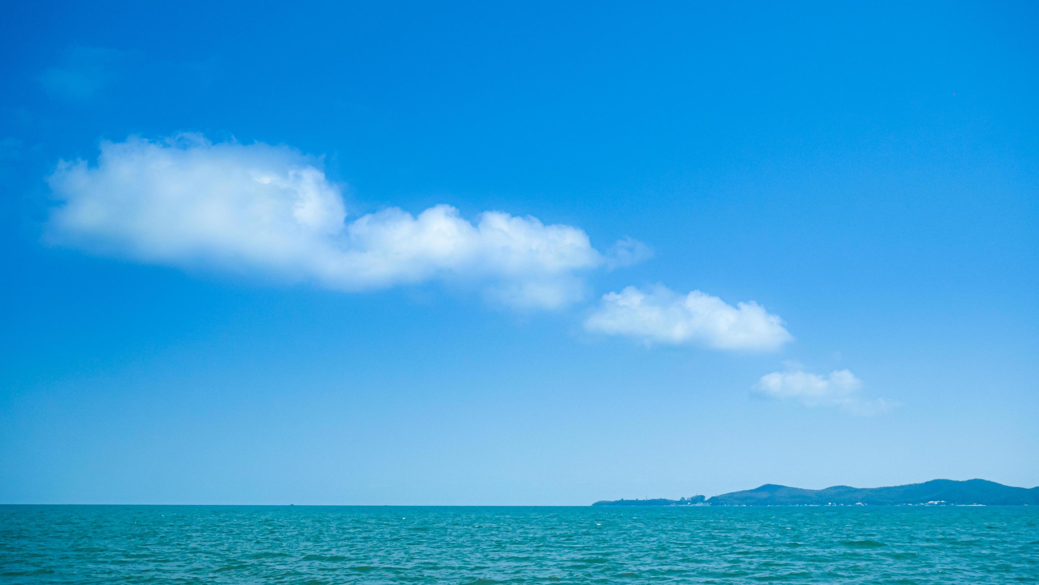 The Sea Floor Has Waves Emerald Green And Turquoise Bright Blue Skies And White Clouds Sea And Island In The Middle Of The Sea Image For Wallpaper Or Background Stock Photo