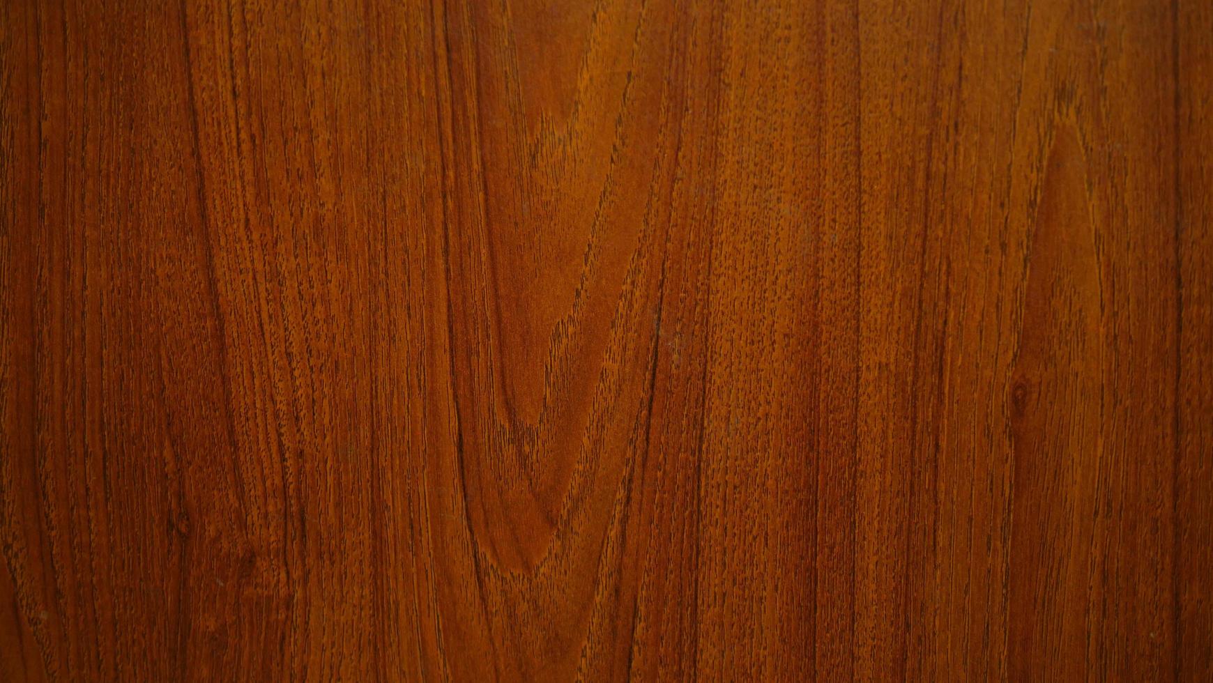 textura de grano de madera para hacer fondo o papel tapiz. patrón de grano de madera, tono rojo y negro. patrón de madera de teca roja. foto