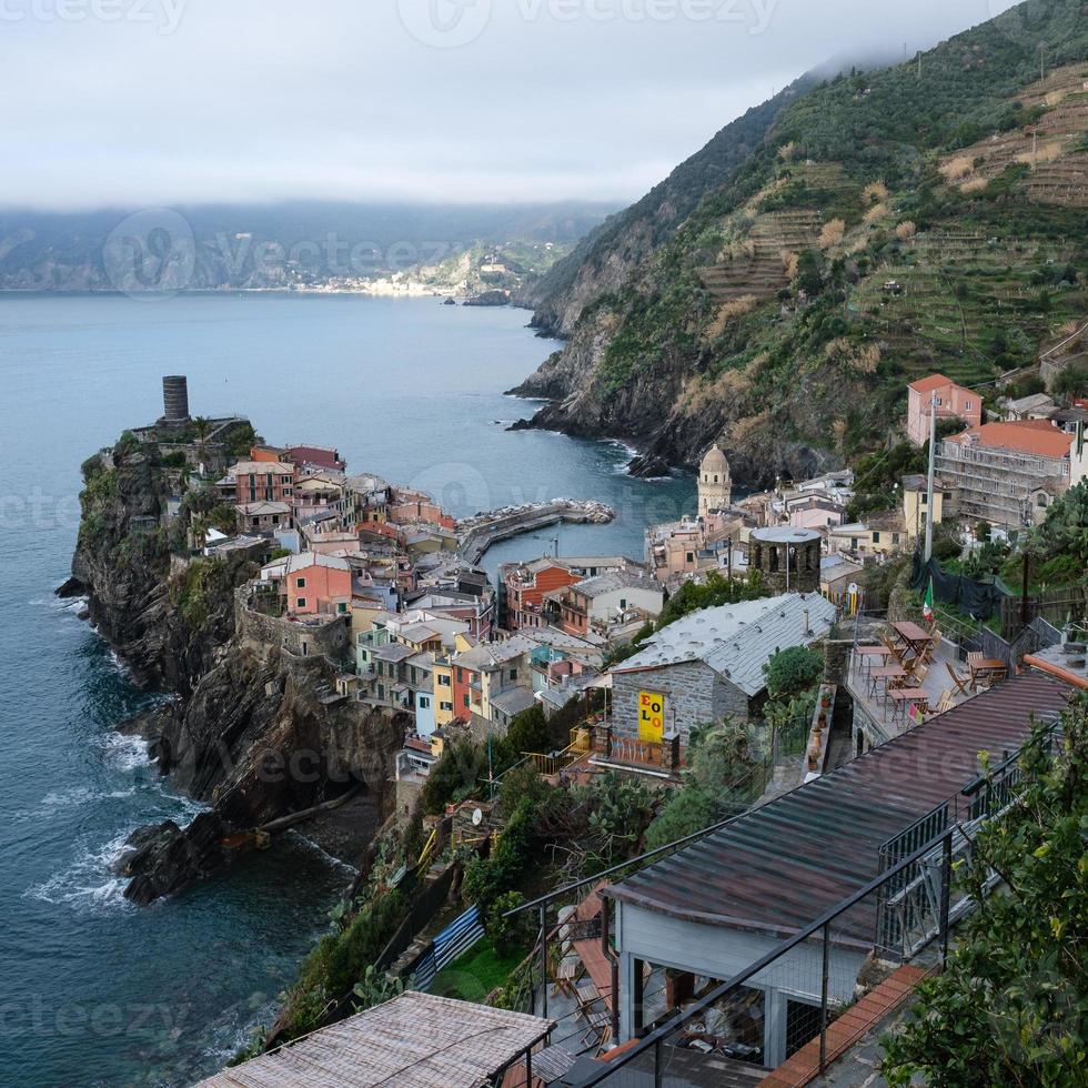 vista de corniglia cinque terre liguria italia foto