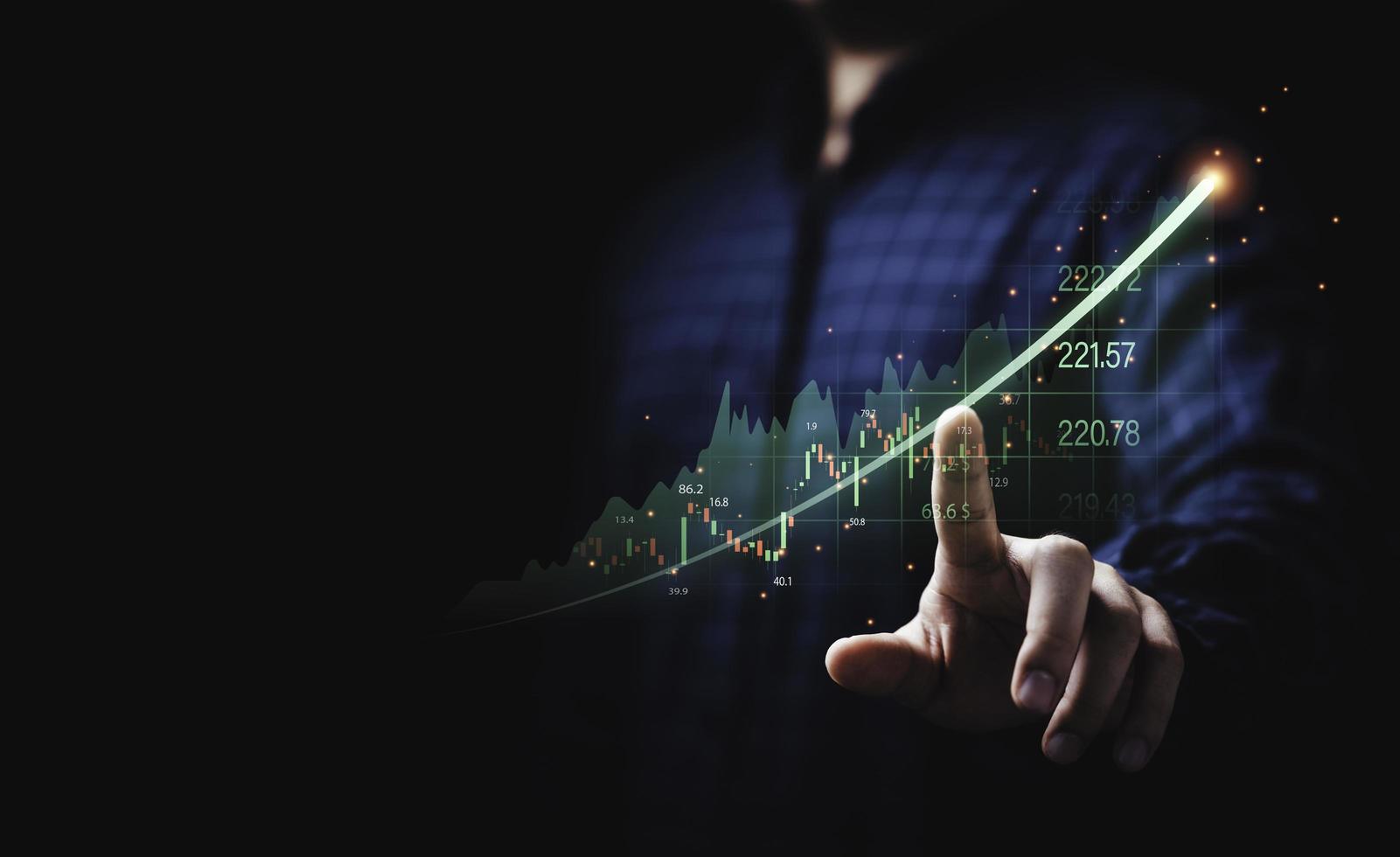 estadísticas de escritura a mano que aumentan la flecha con el gráfico del mercado de valores para la inversión empresarial y el crecimiento del concepto de economía de ganancias de granos. foto