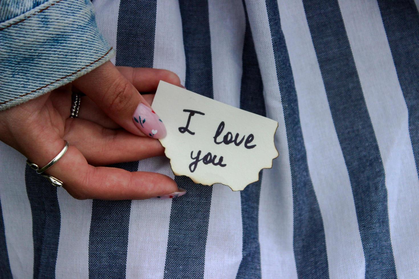 girl's hand with a love note photo