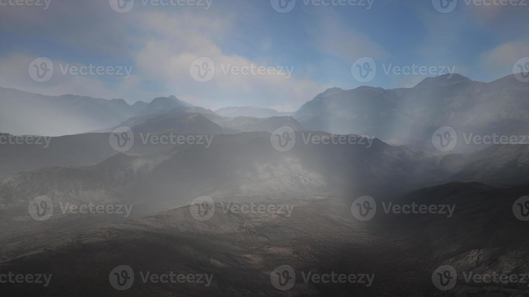 la tierra oscura de las laderas del monte etna foto