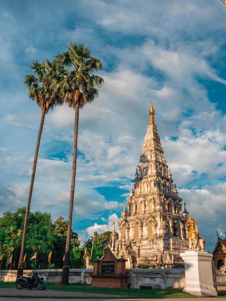 The pagoda  of Wat Chedi liam or Ku Kham Temple, an ancient site in Wiang Kum Kam, The ruins of the ancient capital of the Lanna Kingdom, Chiang Mai, Thailand. photo