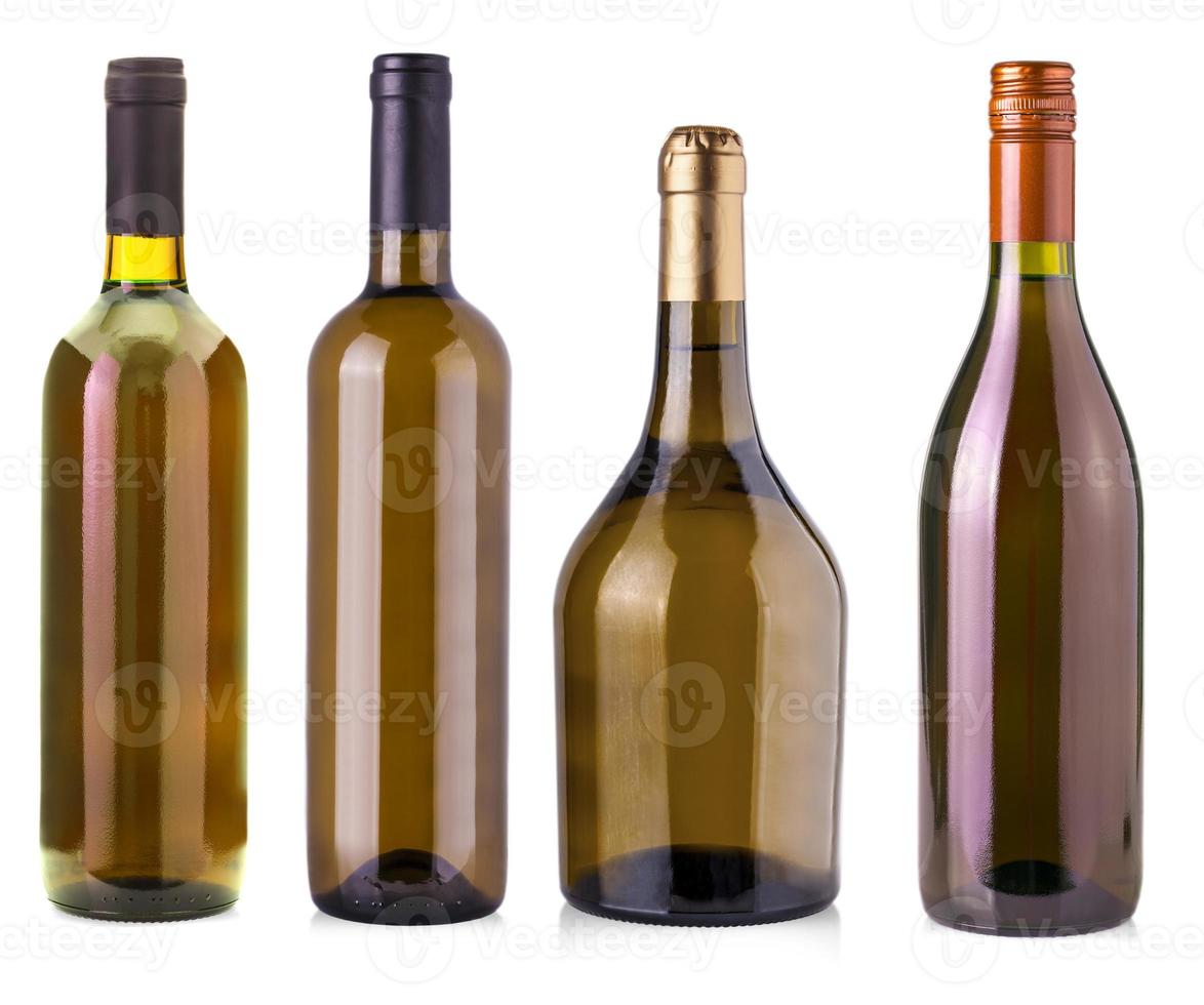 las botellas de vino aisladas en blanco foto