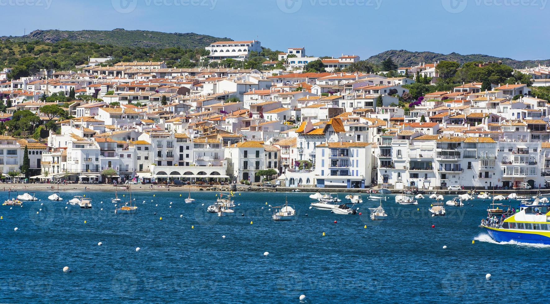 famoso pueblo de cadaqués foto