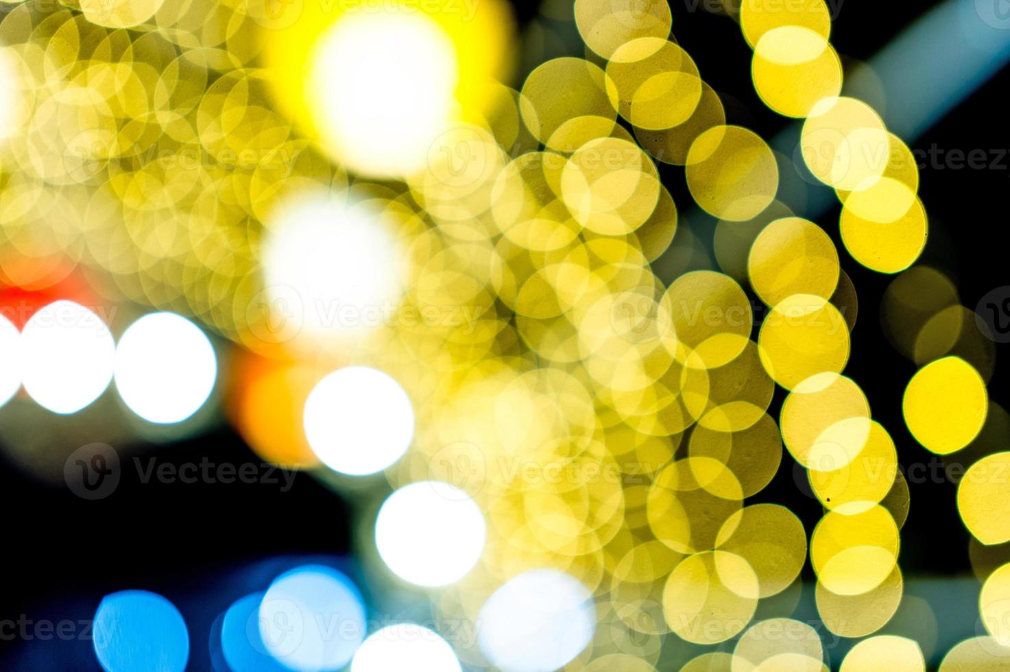 luces de colores el día de año nuevo, luces de círculo de bokeh, imagen de fondo con espacio de copia. foto