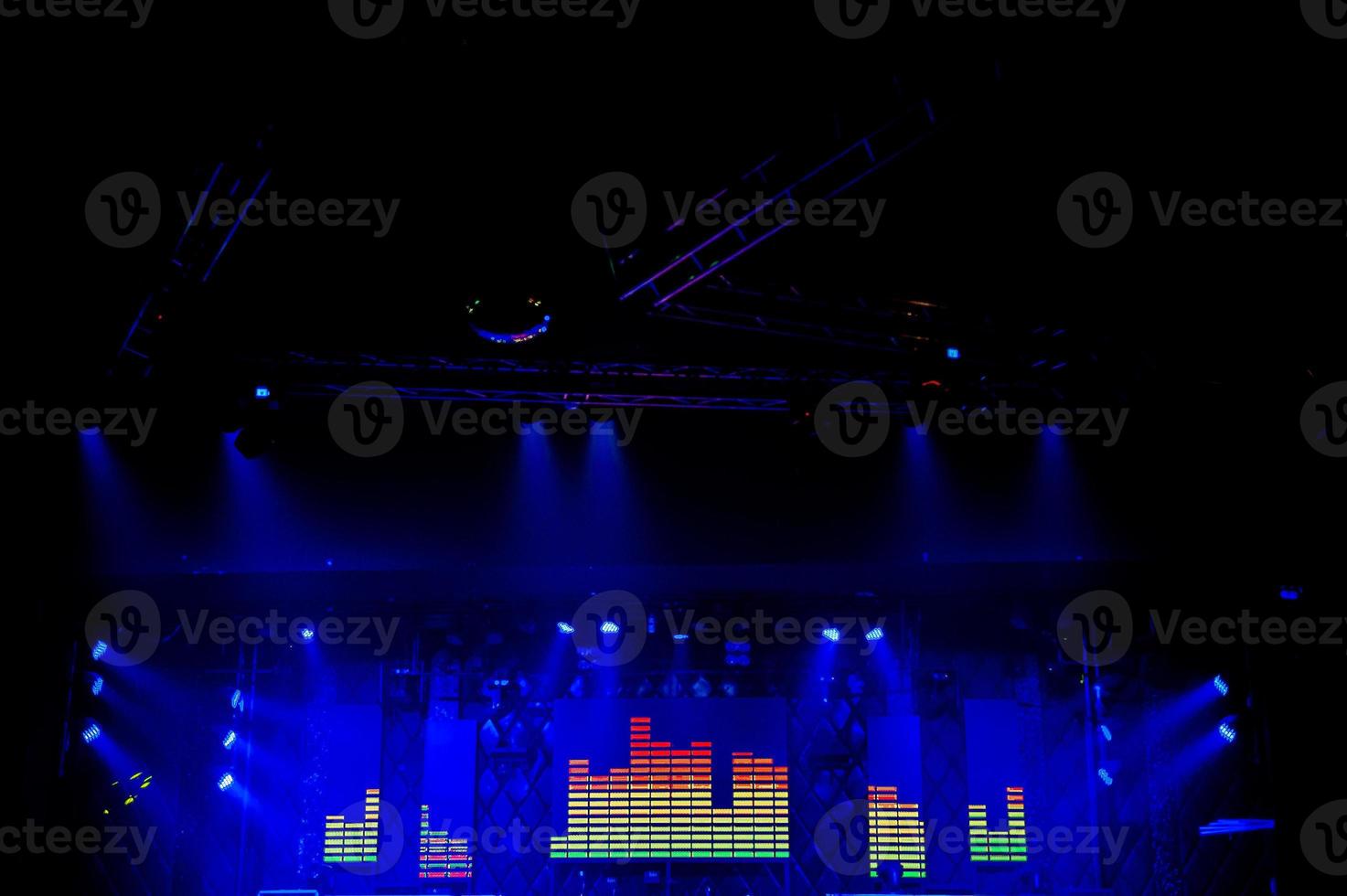 Celebrate the night in the night Banquet Service Dance and enjoy with fellow dancers and DJs. photo
