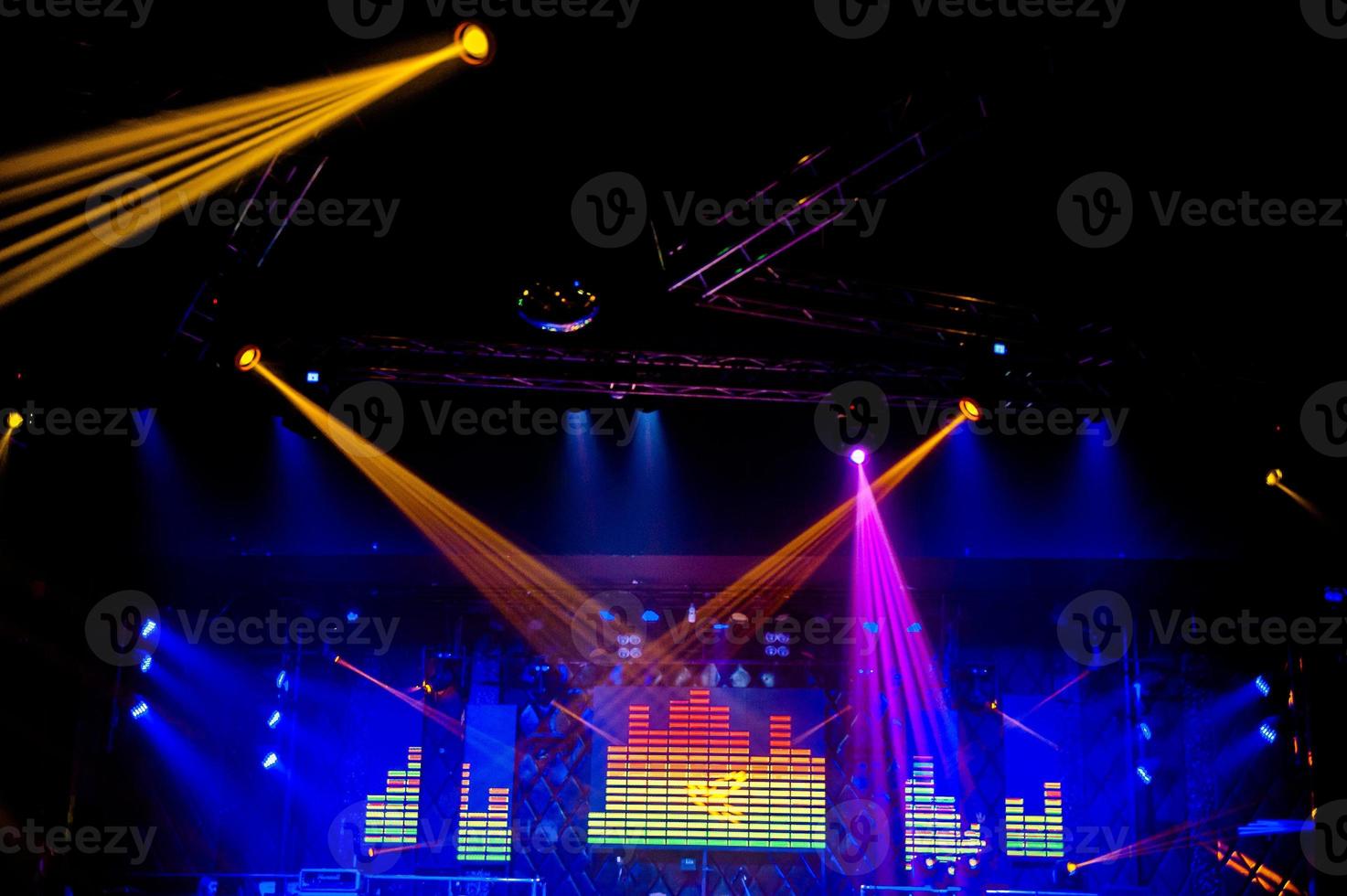 Celebrate the night in the night Banquet Service Dance and enjoy with fellow dancers and DJs. photo
