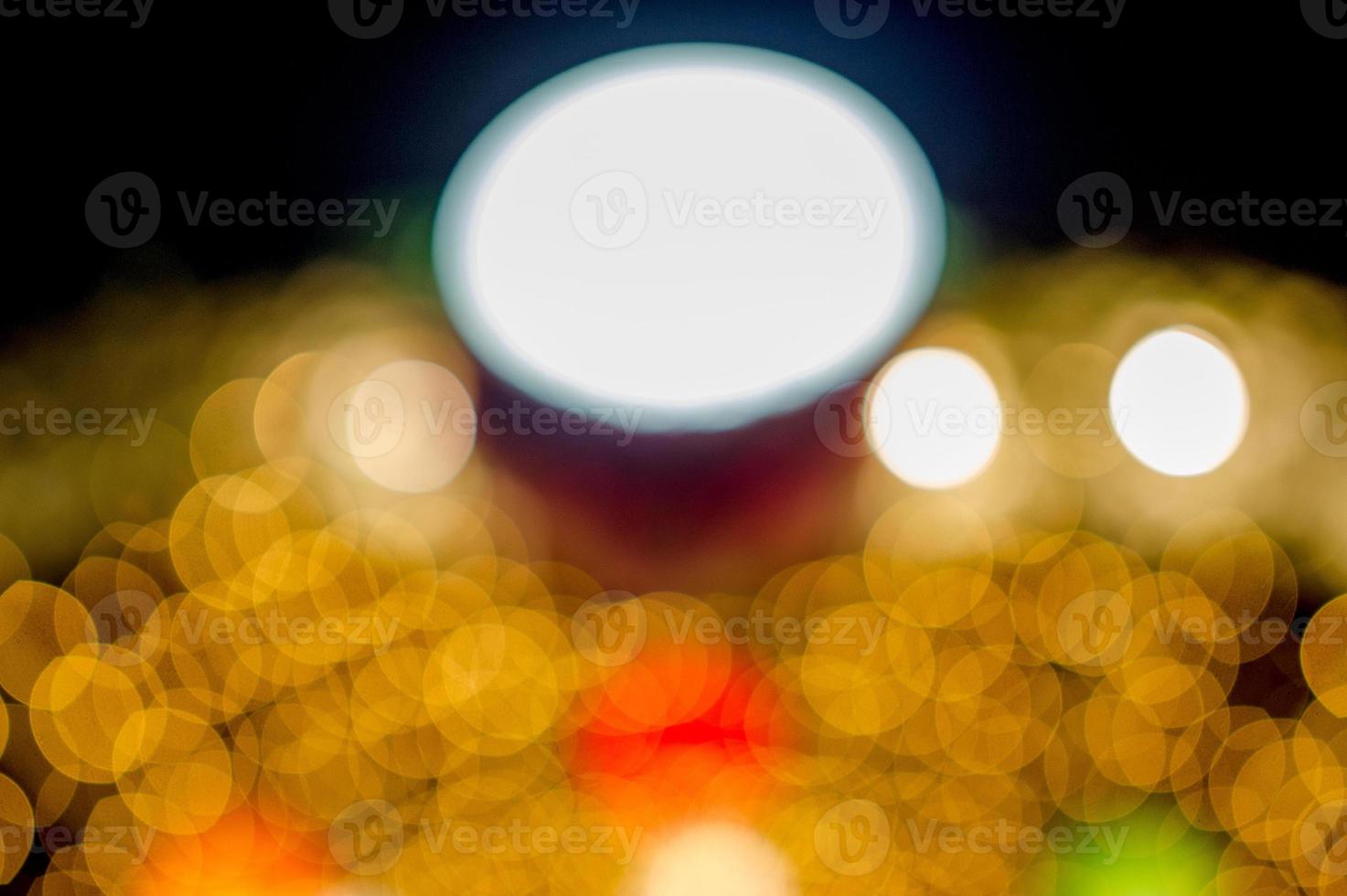 luces de colores el día de año nuevo, luces de círculo de bokeh, imagen de fondo con espacio de copia. foto