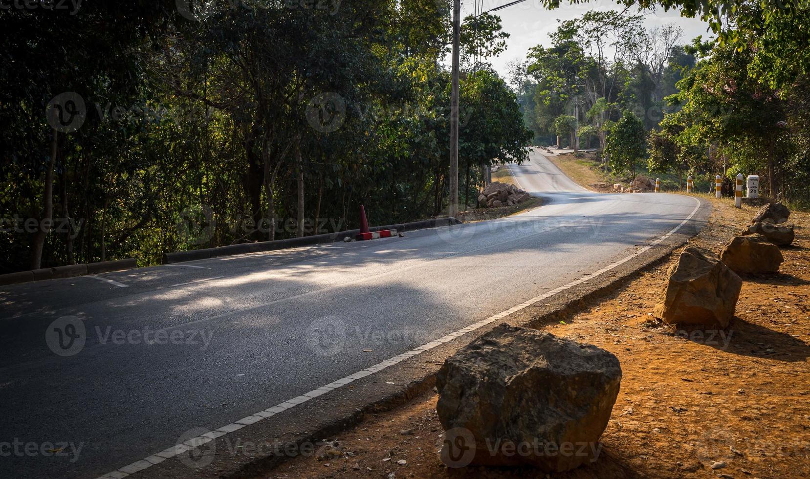 camino al parque nacional khao yai tailandia. foto