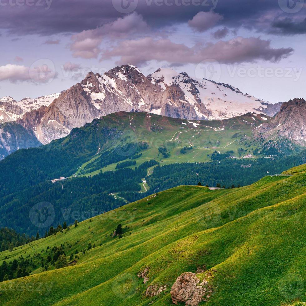 montañas en los alpes foto