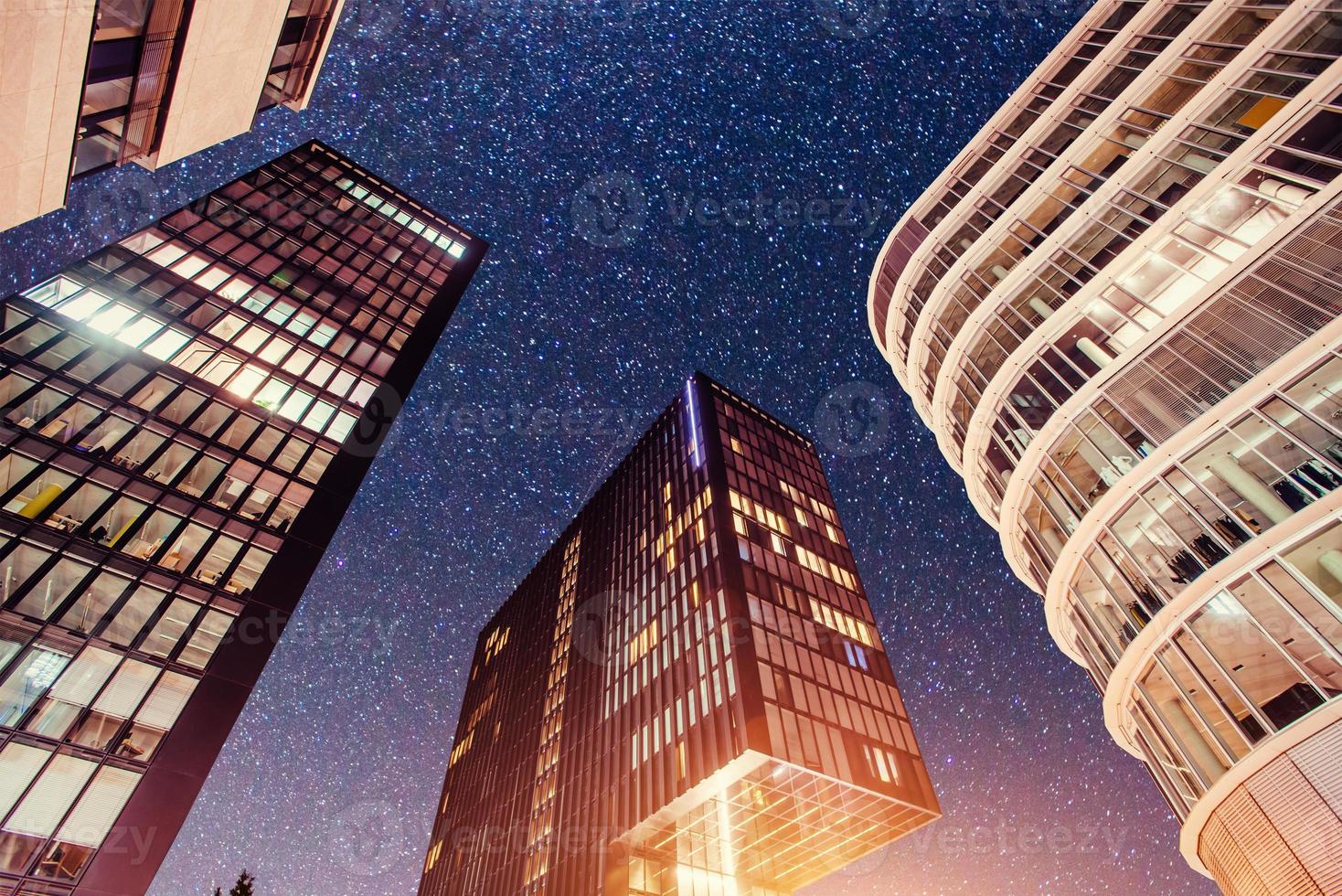 ciudad de noche dusseldorf. Alemania. foto