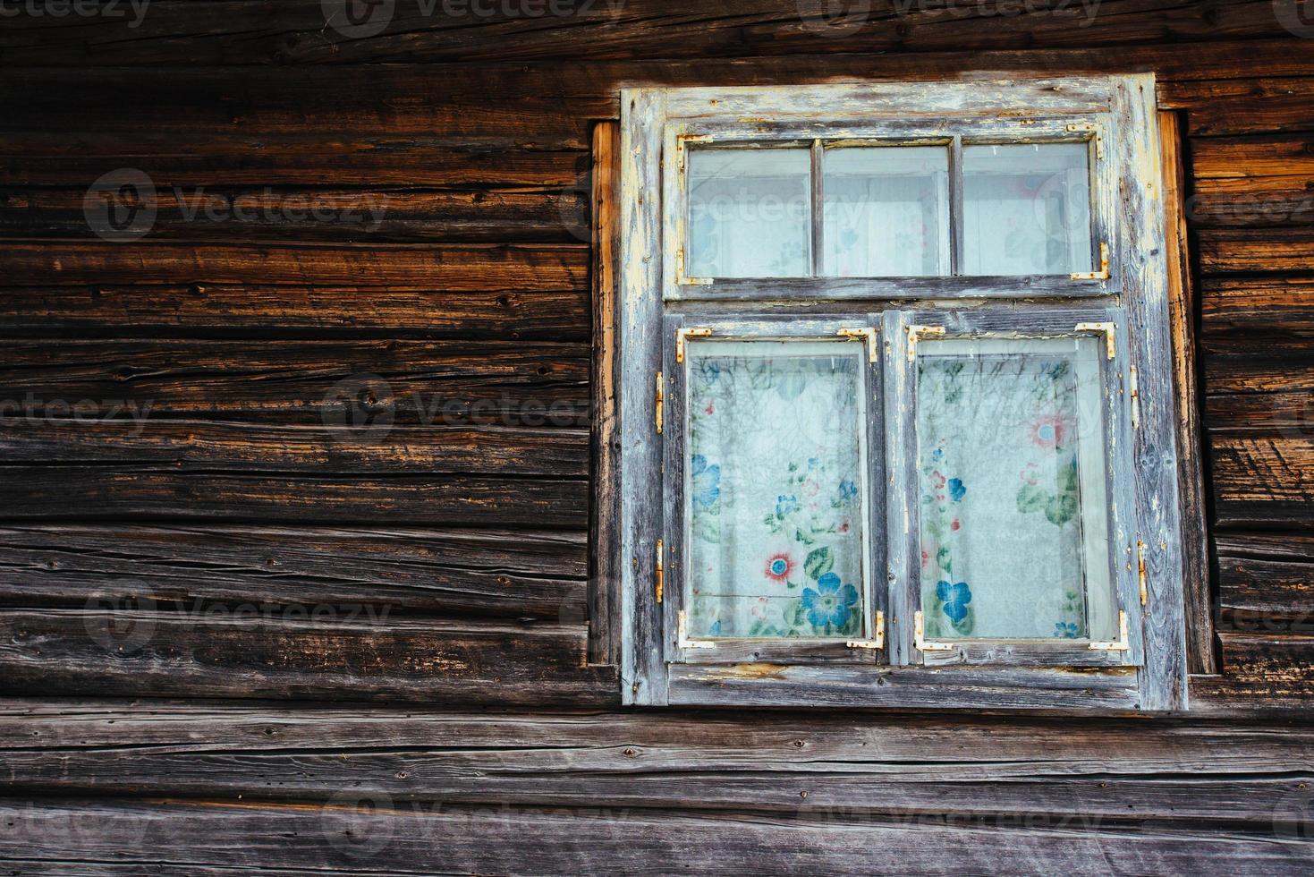 casa de madera vieja foto