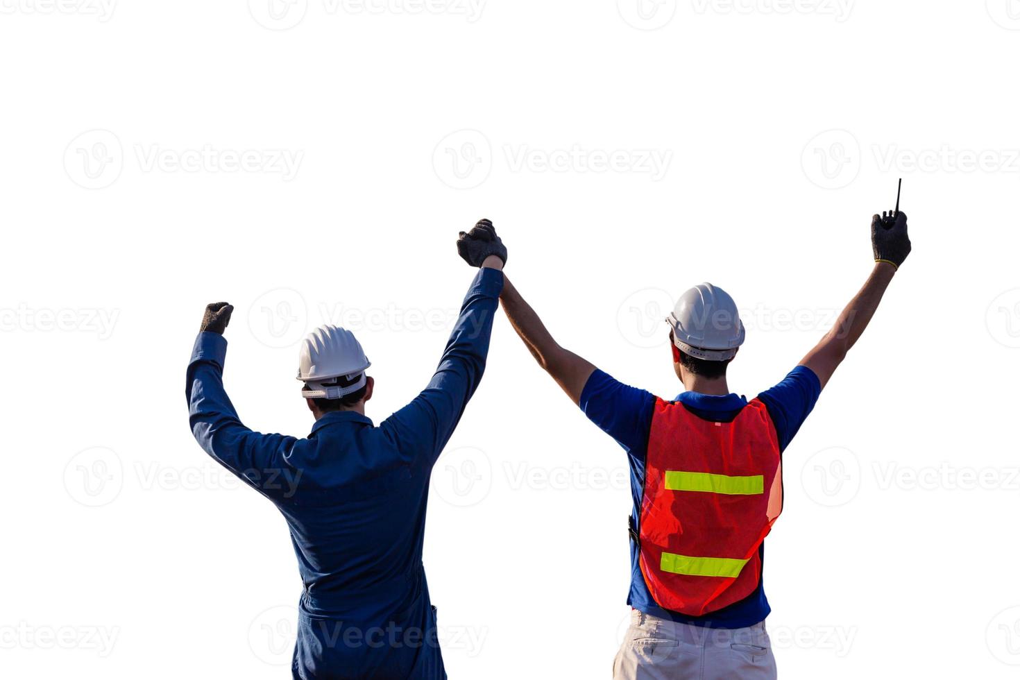 concepto de éxito y trabajo en equipo, feliz equipo de ingenieros de negocios con un grupo de rutas de recorte haciendo manos altas sobre la cabeza foto