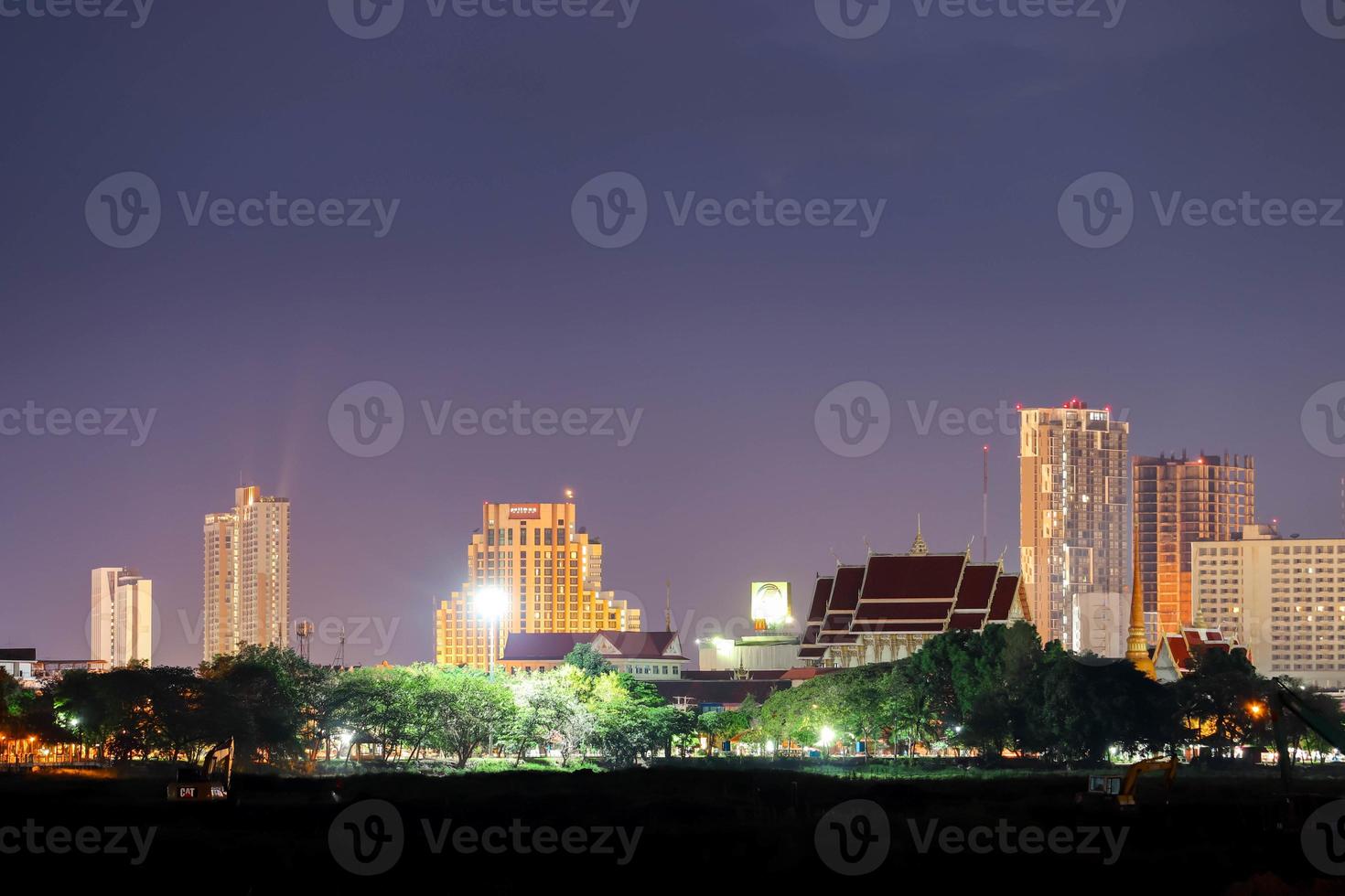 vista de la ciudad ciudad de noche khon kaen tailandia foto