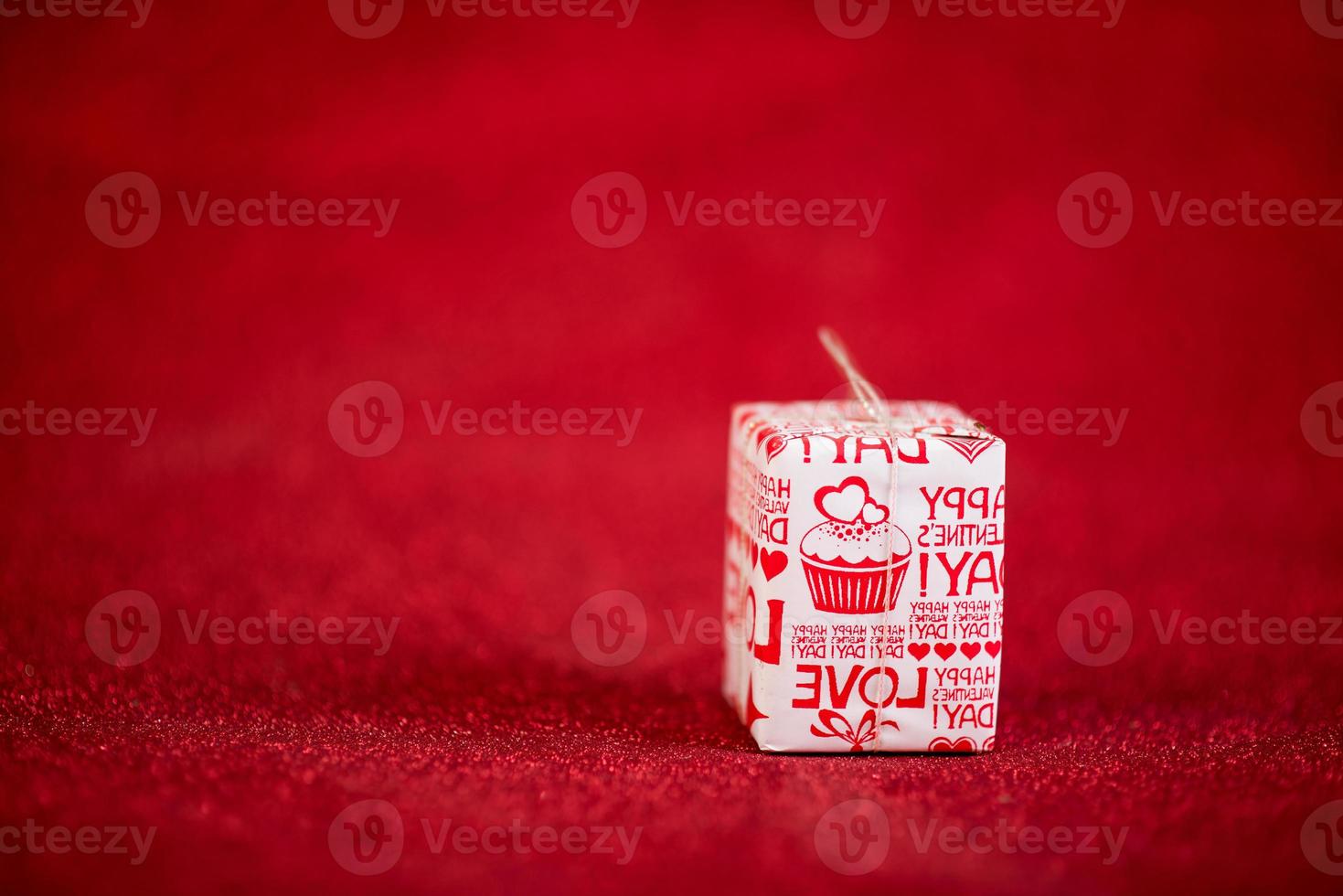 Red background image and gift box Valentine's Day concept photo