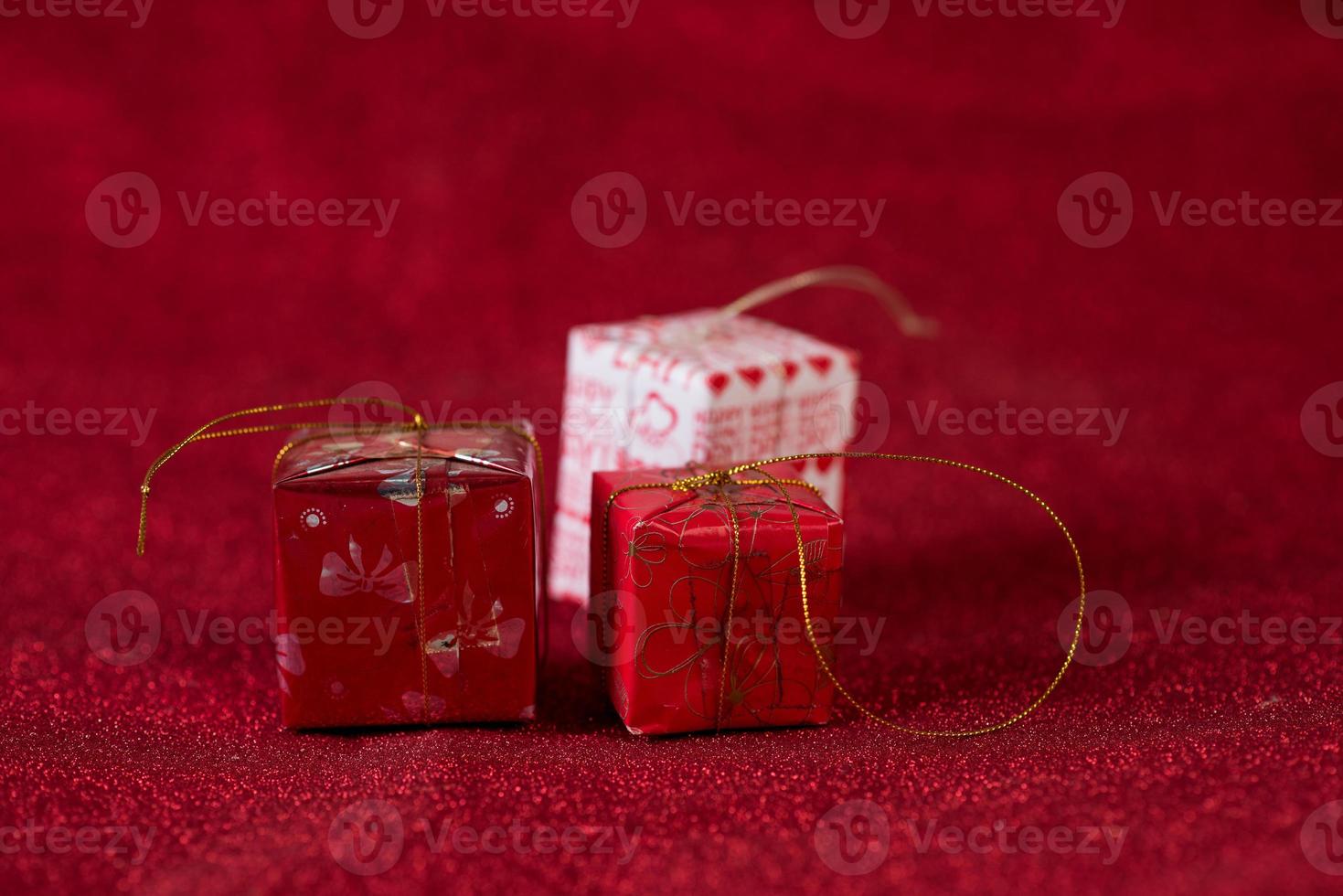 Red background image and gift box Valentine's Day concept photo