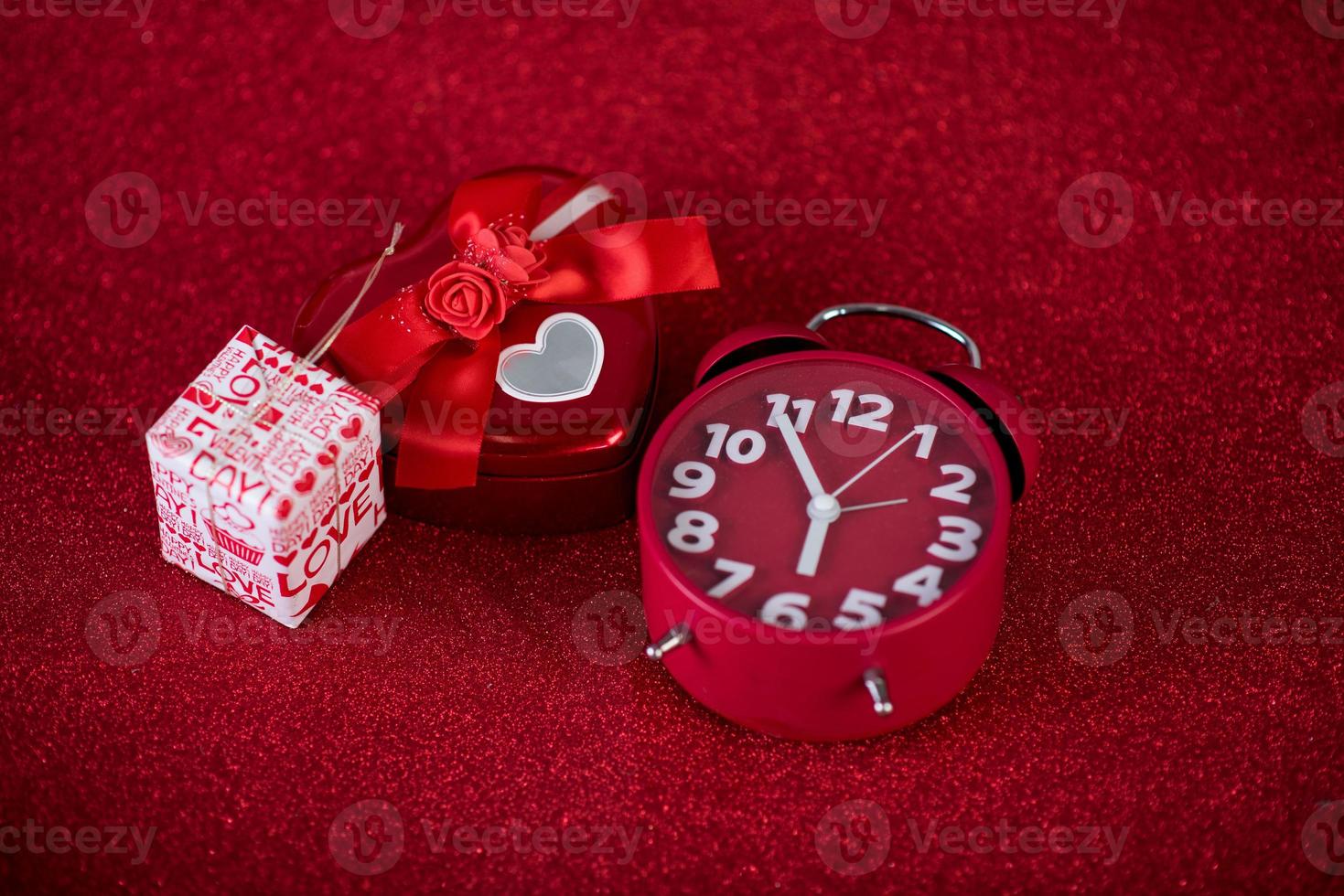 Red background image and gift box Valentine's Day concept photo