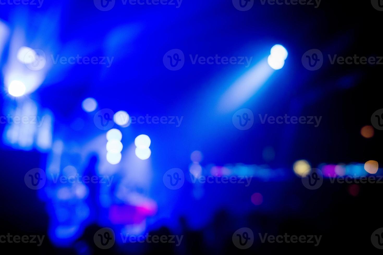 luz bokeh en el pub por la noche, hermosa luz en el momento de la celebración. y viajar de noche. foto