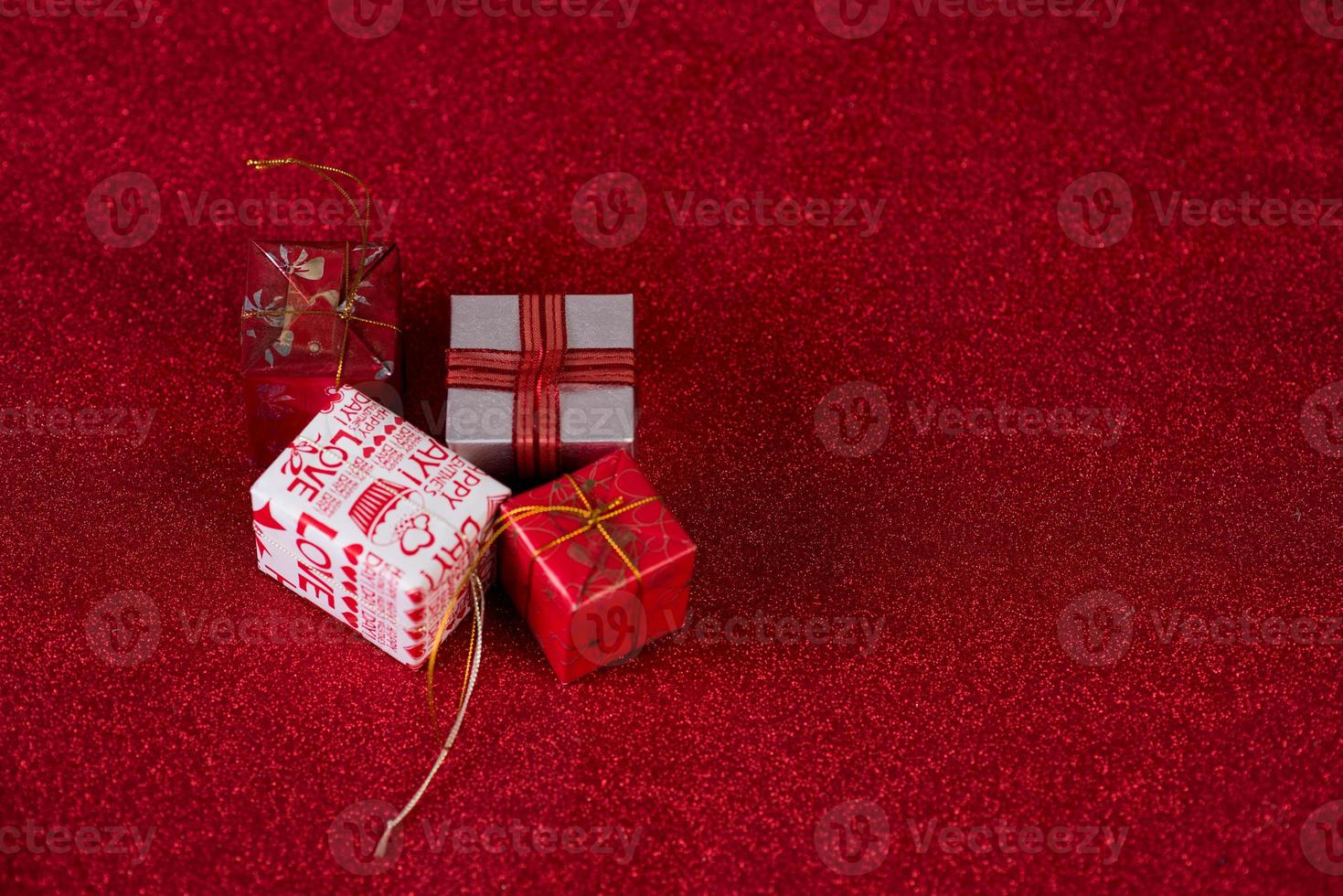 Red background image and gift box Valentine's Day concept photo