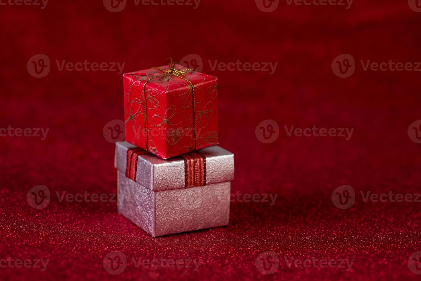 Red background image and gift box Valentine's Day concept photo