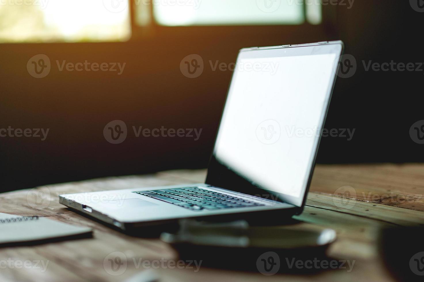 A desk with a business computer and a note on the desk. Business concept with copy space. photo