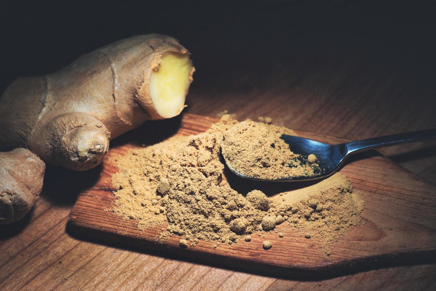 Derail of ginger root and ginger powder photo