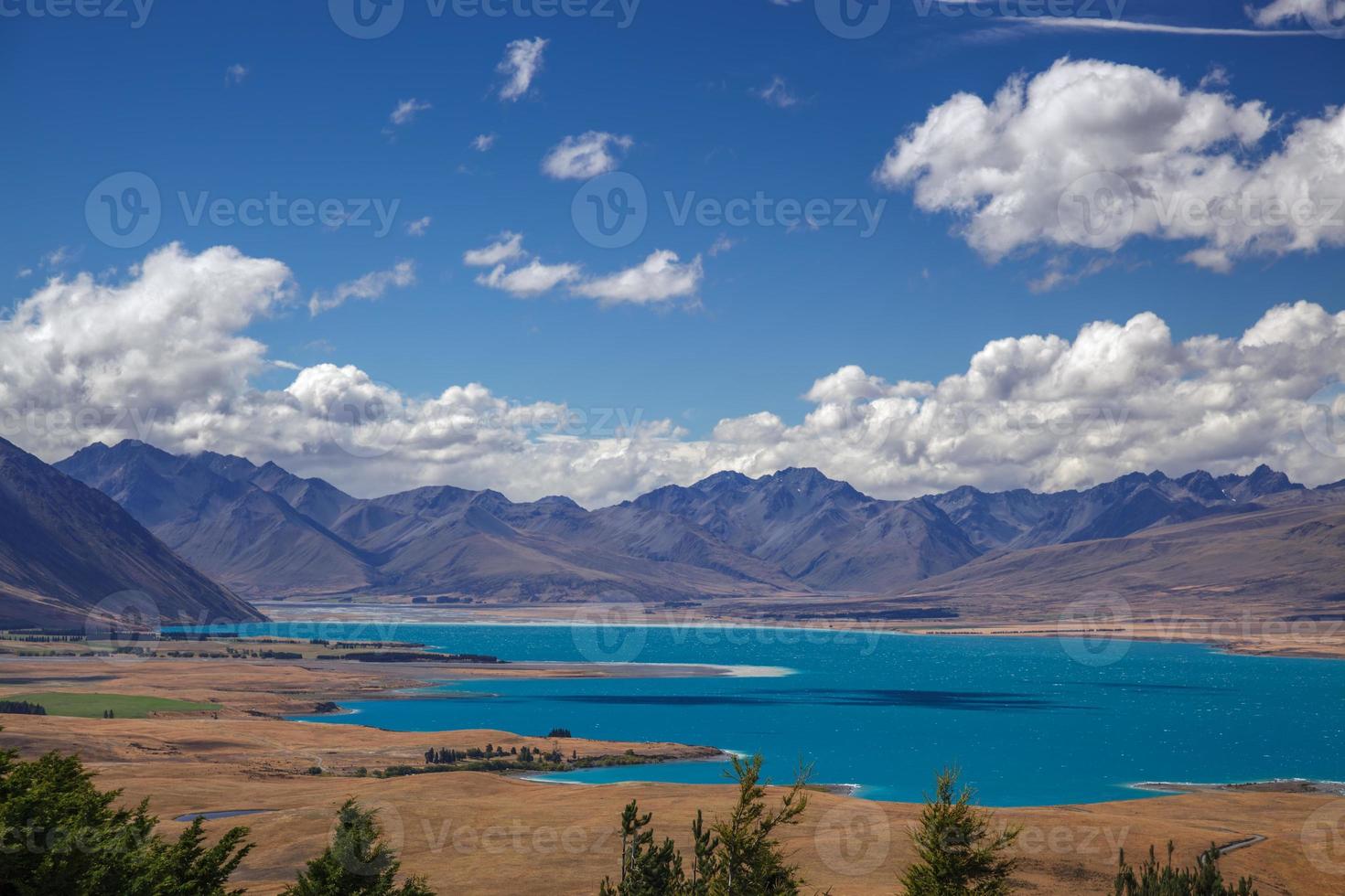 vista panorámica del colorido lago tekapo foto