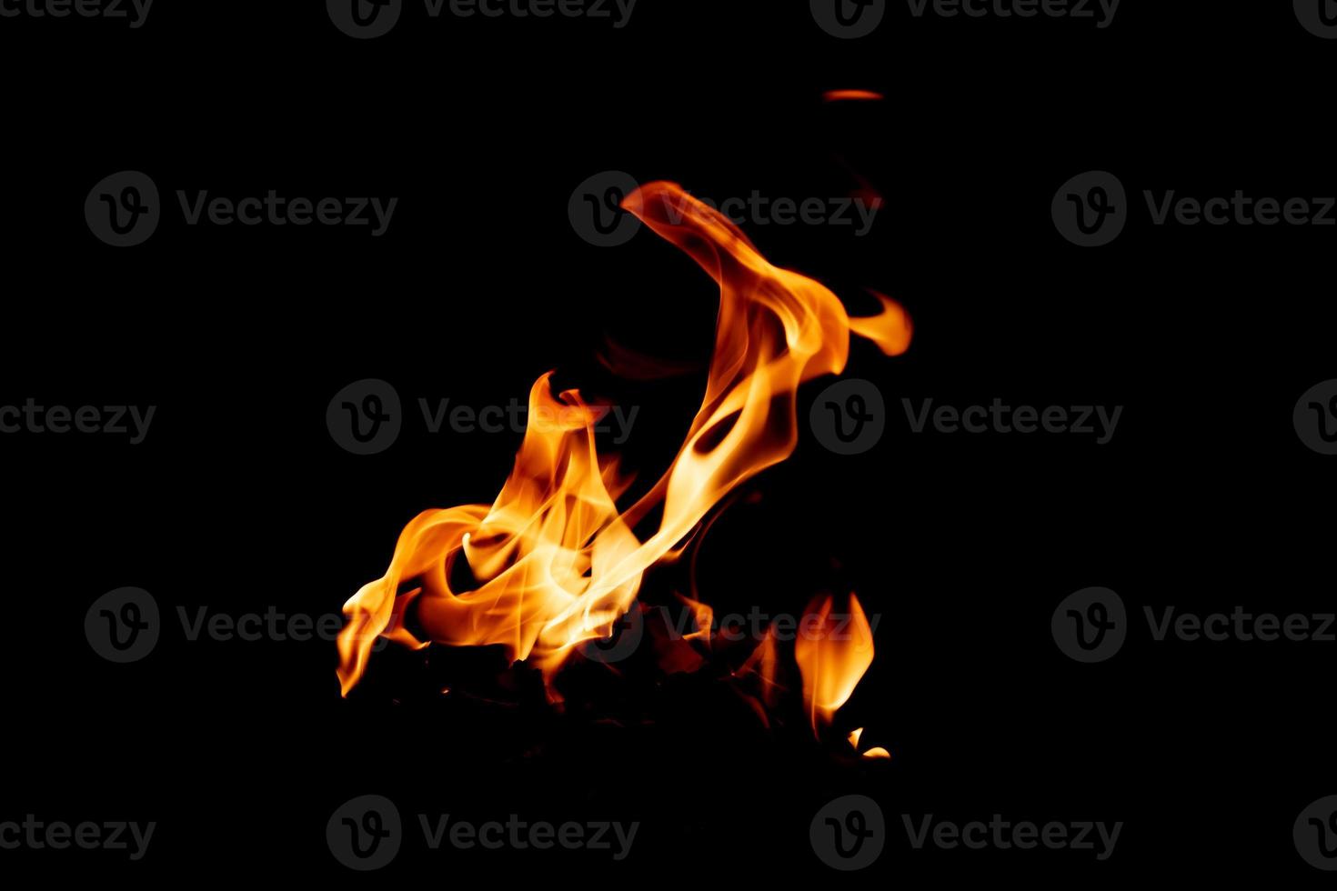 textura de llama de fuego. telón de fondo material en llamas. patrón de efecto de quemado. papel tapiz de fuego y antorcha. telón de fondo de calor y neblina. foto