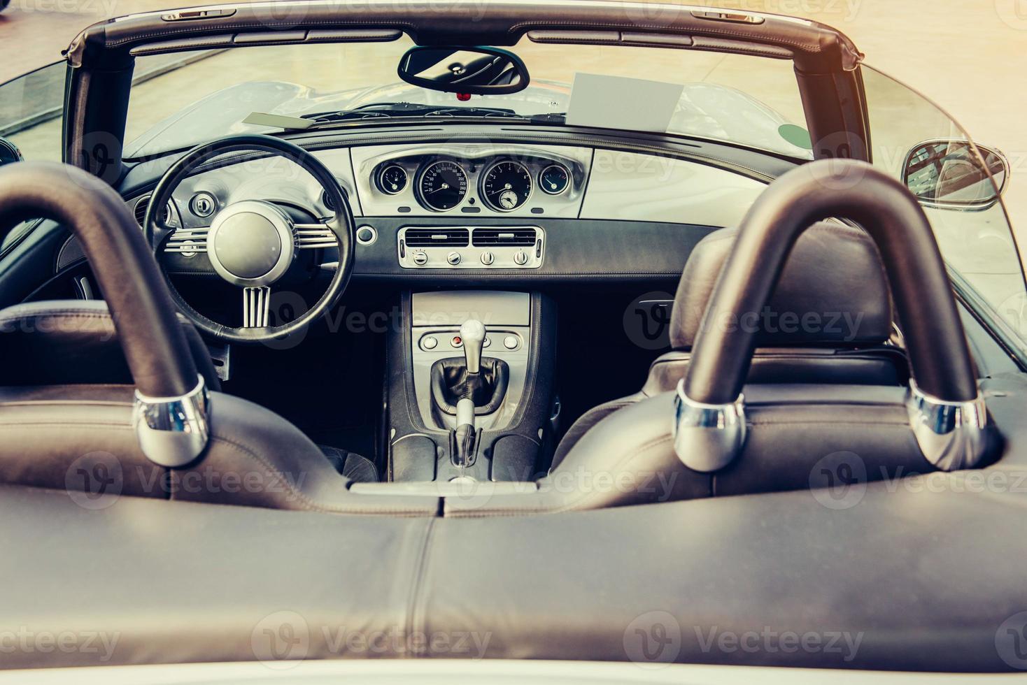 berlina en el medio. hermosa exposición de transporte de estilo retro. foto