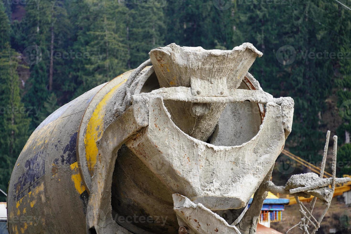 BIG CEMENT MIXER MACHINE Old Concrete Mixture Machine photo