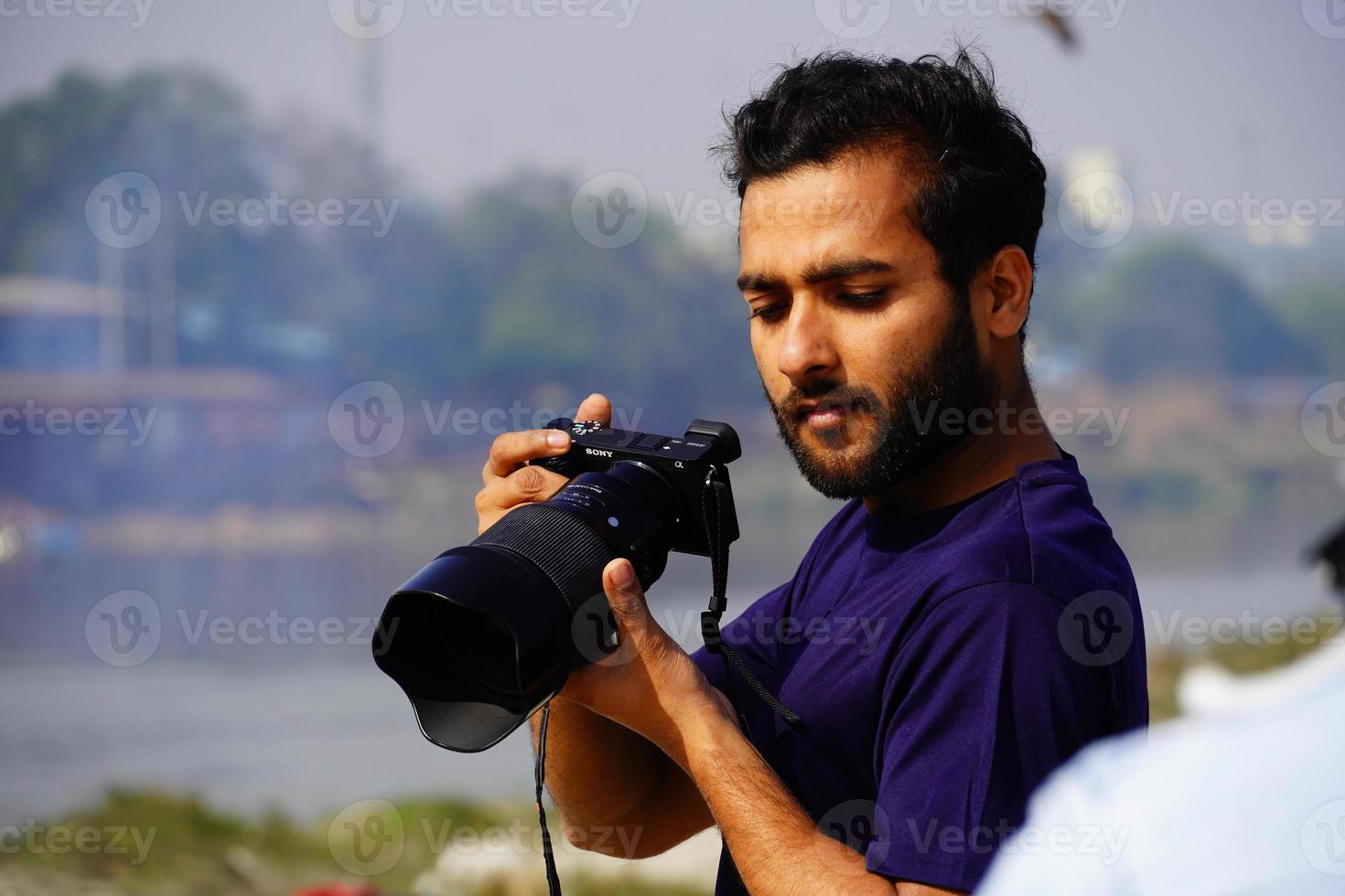 camarógrafo tomando una foto con una cámara