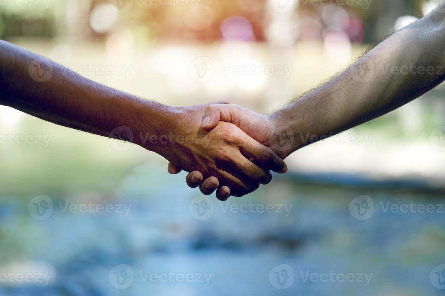 trabajo en equipo y unidad trabajo en equipo, apretón de manos en el concepto de equipo de equipo foto