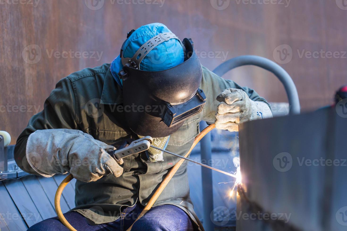 Repair tank oil welding photo