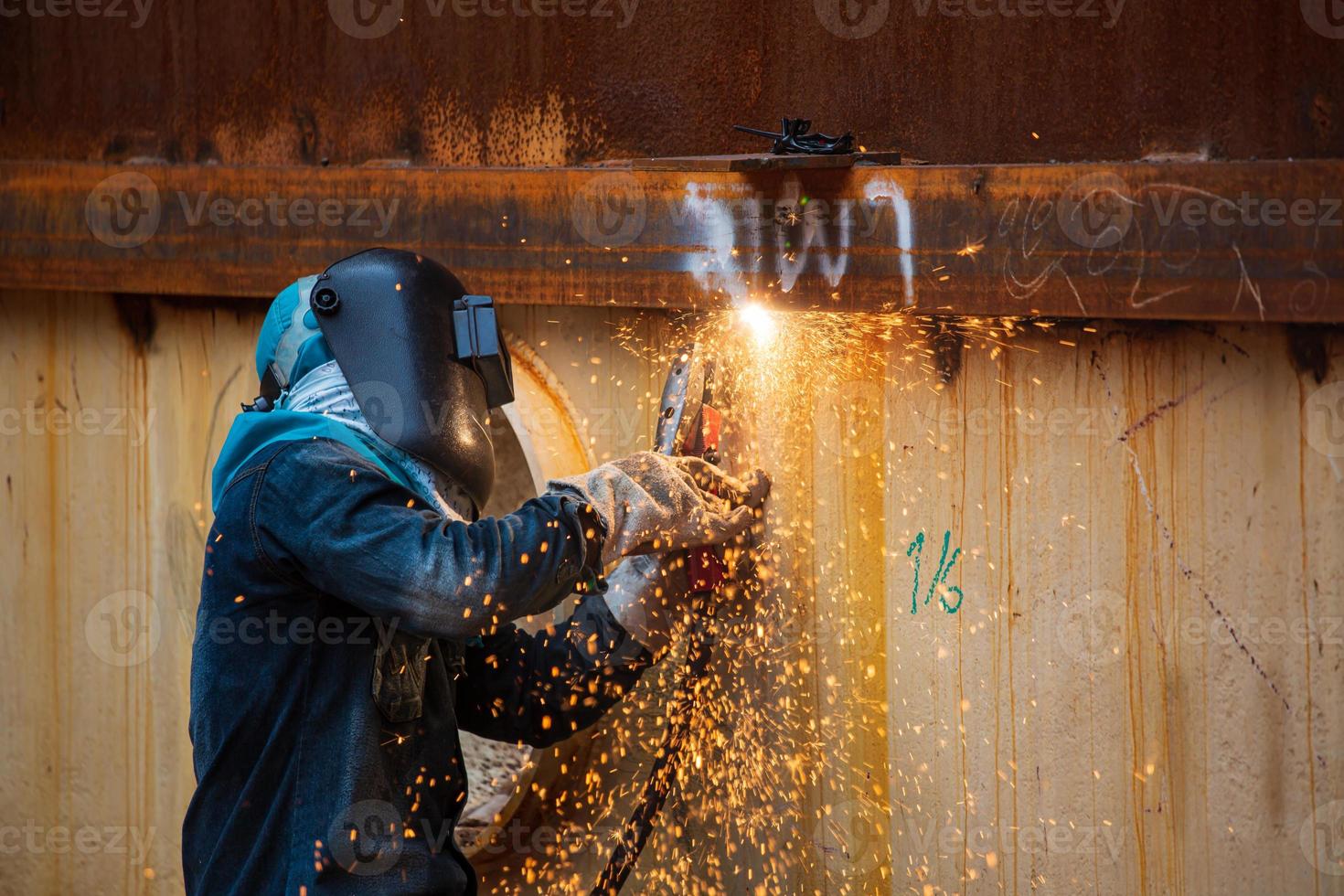 reparación de soldadura de aceite del tanque de almacenamiento foto