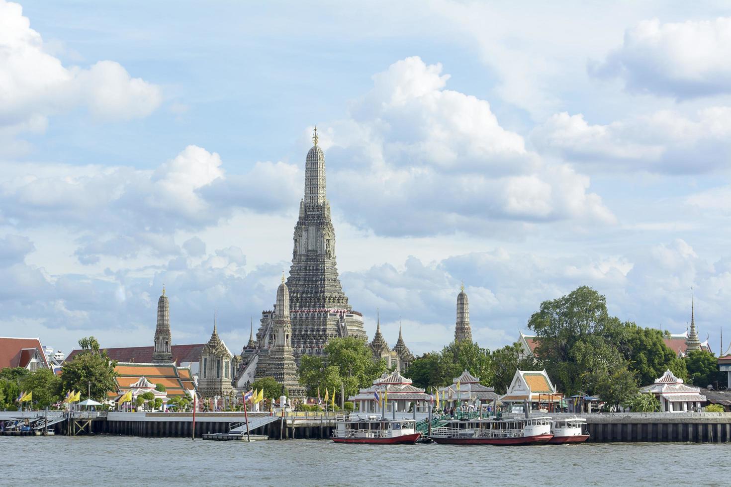 Wat Arun in Bangkok, Thailand photo