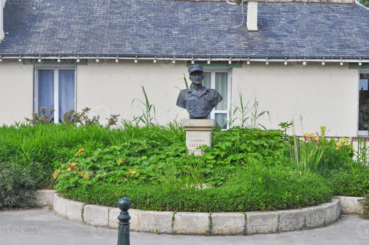 Leclerc statue in Amboise France photo
