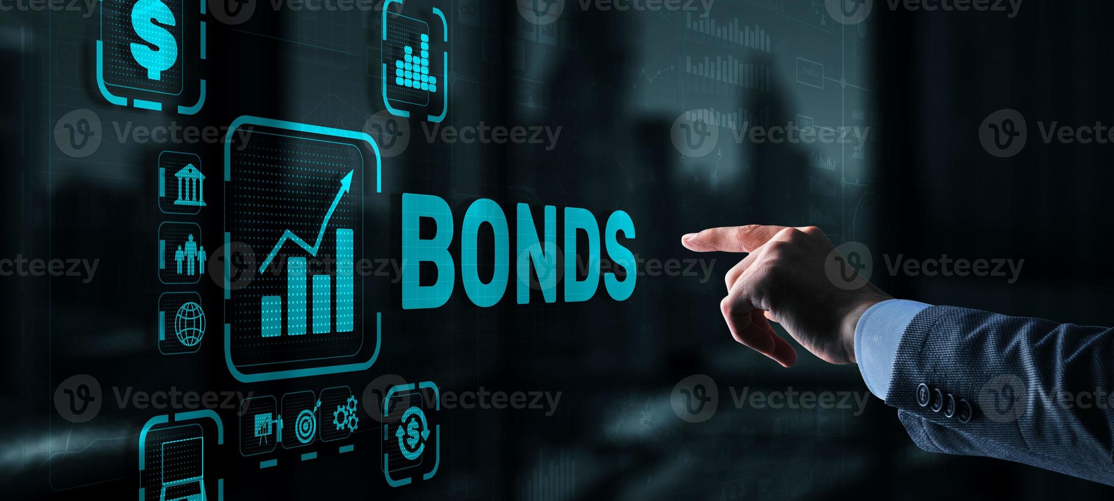 El empresario hace clic en una pantalla virtual de bonos. concepto de tecnología de banca de finanzas de bonos. red de mercado comercial foto